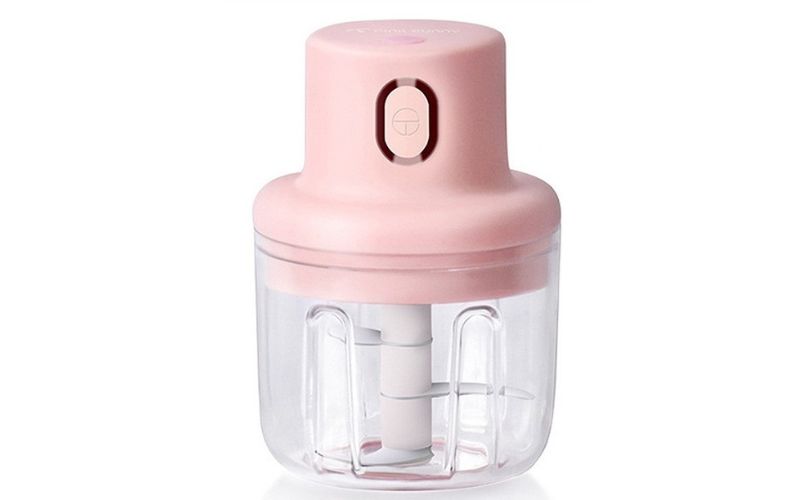 Máy xay sinh tố mini nhỏ gọn, tiện lợi, phù hợp cho người bận rộn và dễ mang theo mọi nơi